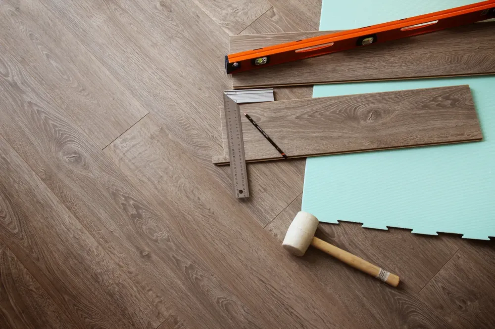 Pose parquet mousse